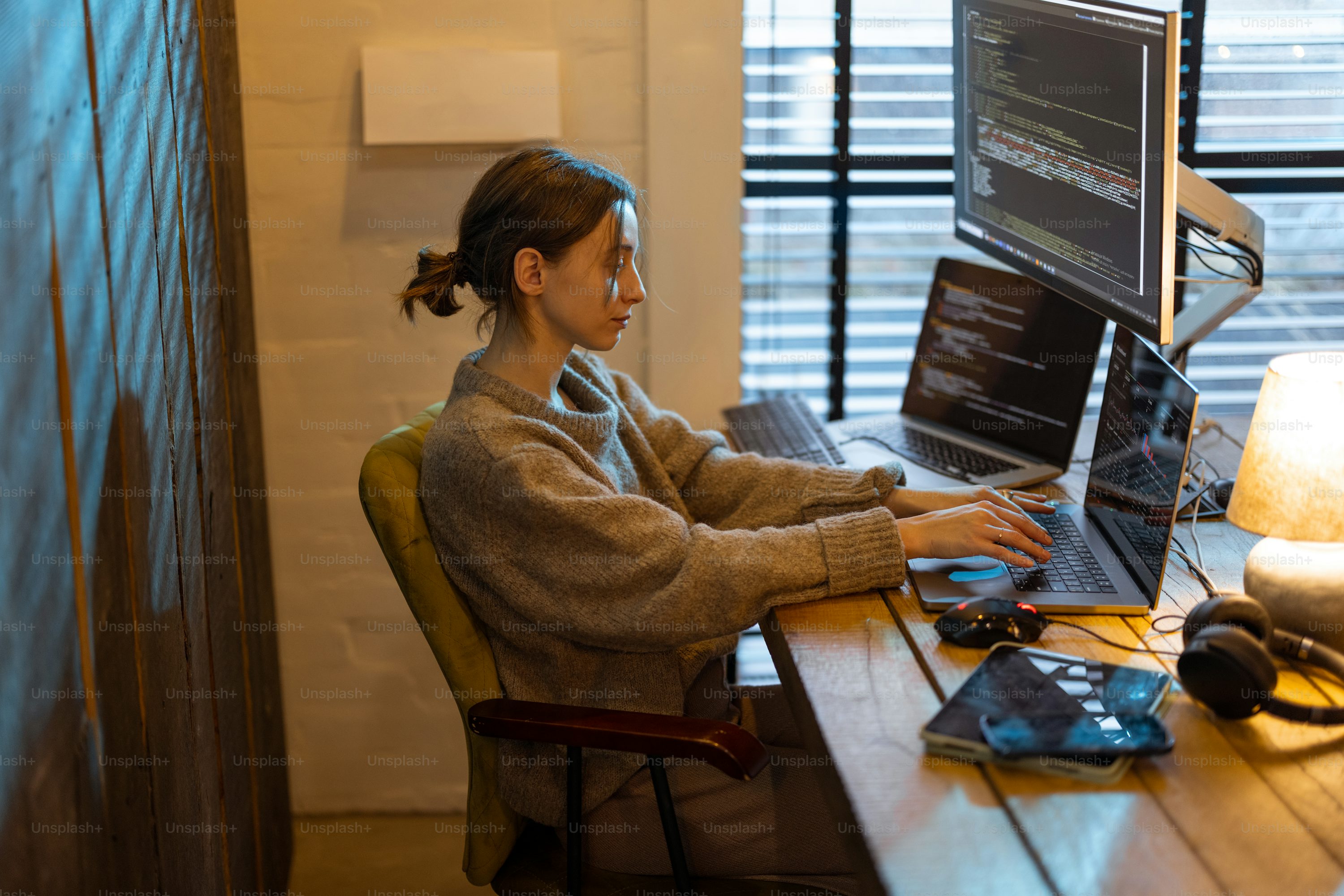 consultant reviewing enterprise mobility management vendors